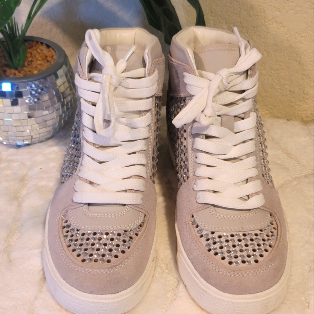 New! Gianni Bini Studded Sneakers Sz8 Leather Upper Fabric